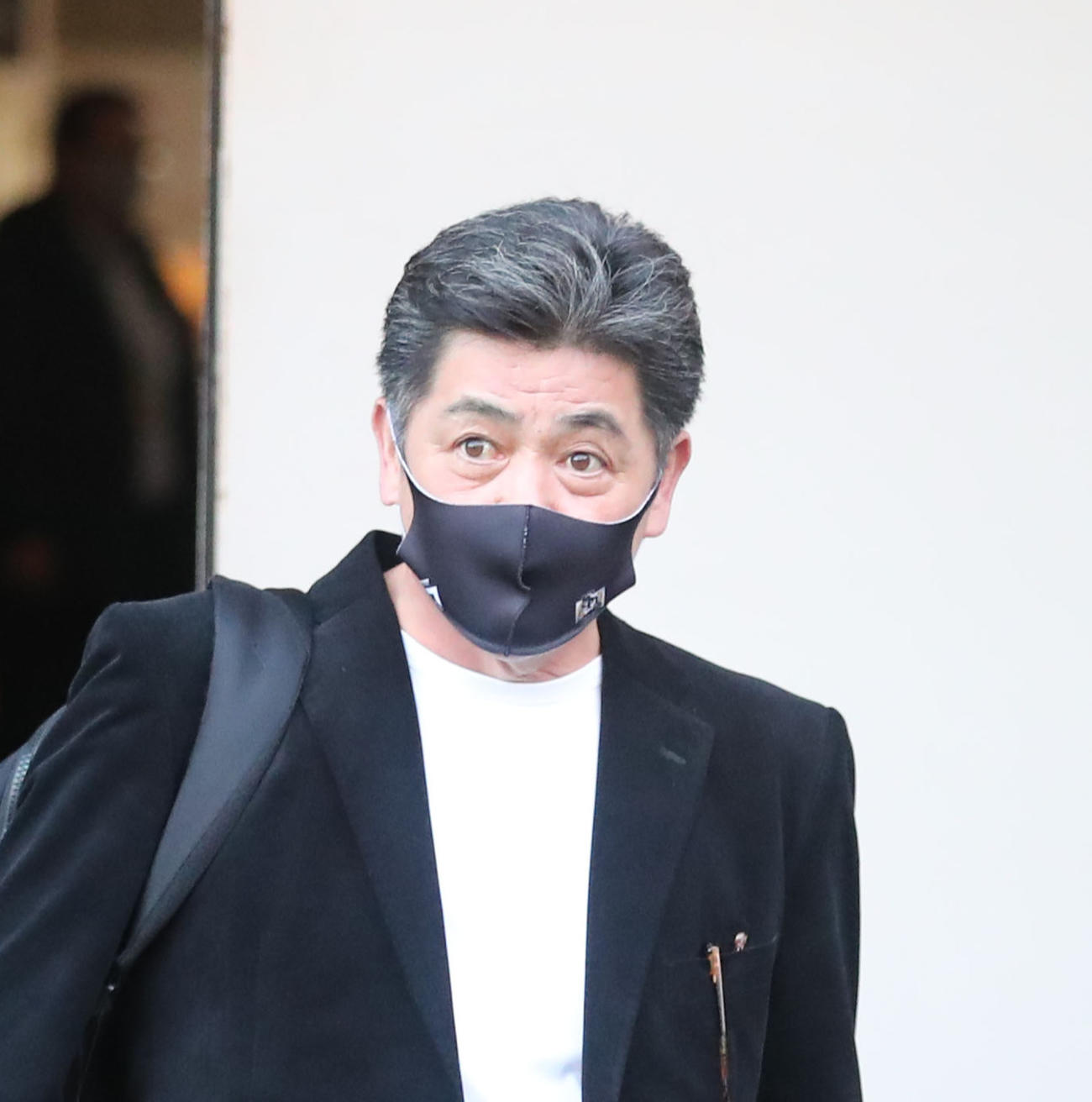 球団事務所を引きあげる工藤公康監督（撮影・梅根麻紀）
