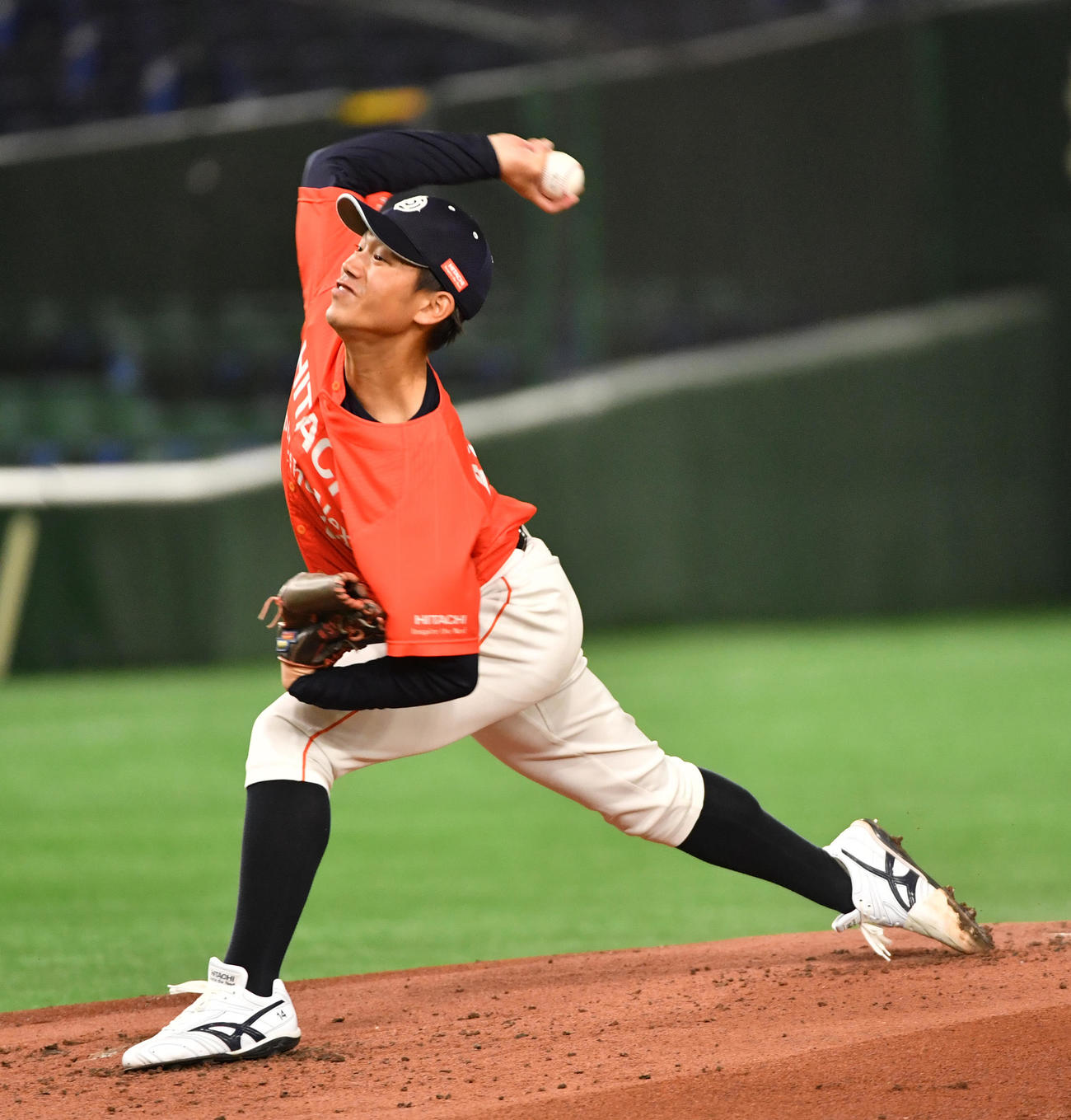日立製作所対ヤマハ　先発した日立製作所・青野（撮影・柴田隆二）