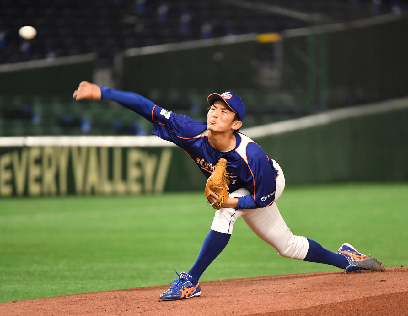 JR北海道クラブ対NTT東日本　先発したNTT東日本・堀（撮影・柴田隆二）