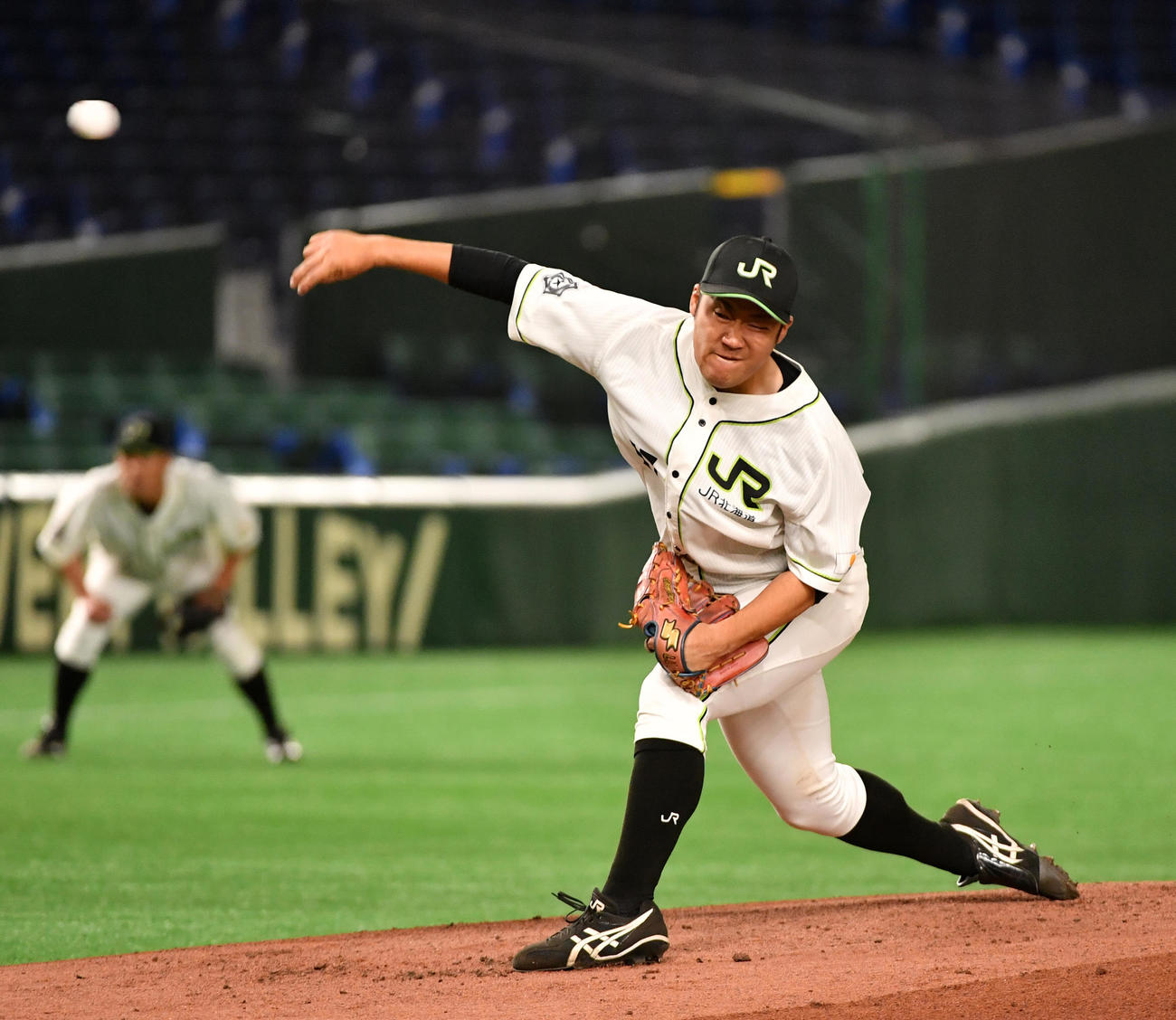 JR北海道クラブ対NTT東日本　先発したJR北海道クラブ・伊藤（撮影・柴田隆二）