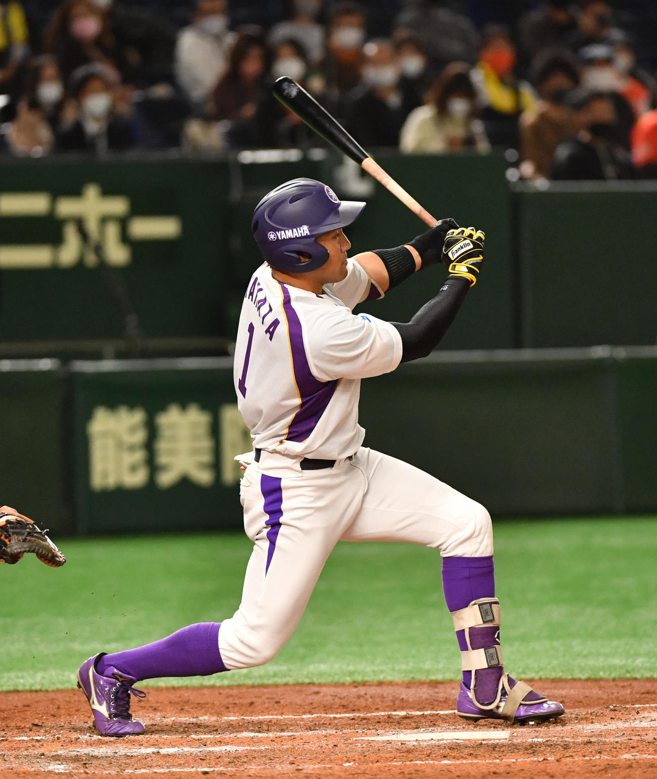 日立製作所対ヤマハ　3回裏ヤマハ1死一、二塁、矢幡は左中間に2点適時二塁打を放つ（撮影・柴田隆二）