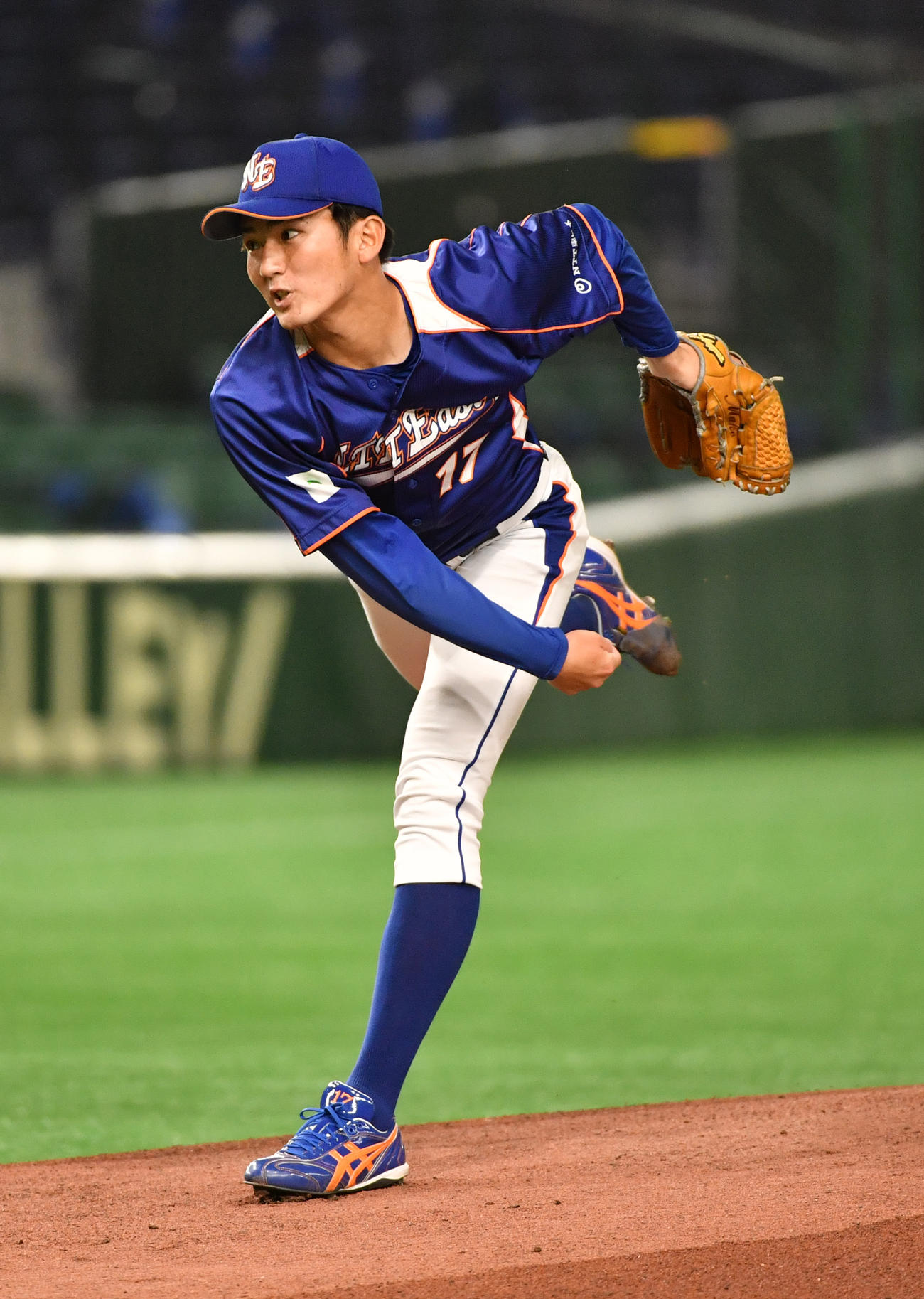 JR北海道クラブ対NTT東日本　先発したNTT東日本・堀（撮影・柴田隆二）