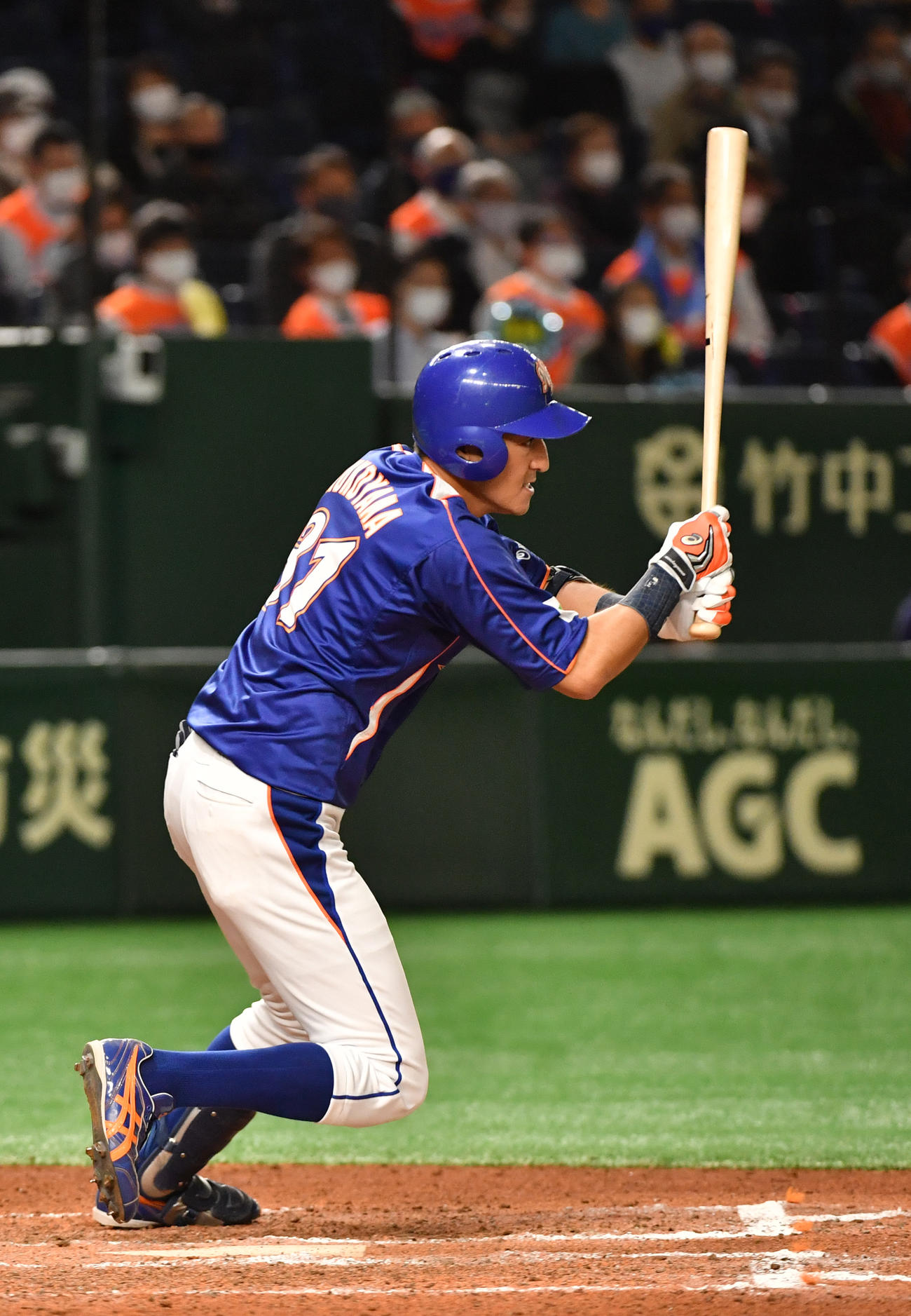 JR北海道クラブ対NTT東日本　6回裏NTT東日本1死二塁、向山は中前に適時打を放つ（撮影・柴田隆二）