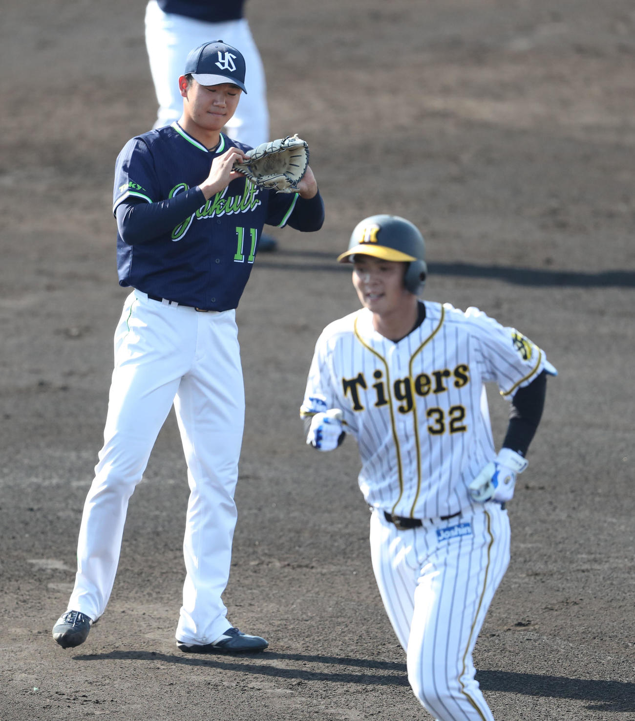 フェニックス・リーグ阪神対ヤクルト　2回裏阪神無死、奥川は井上を左飛に仕留める（撮影・梅根麻紀）