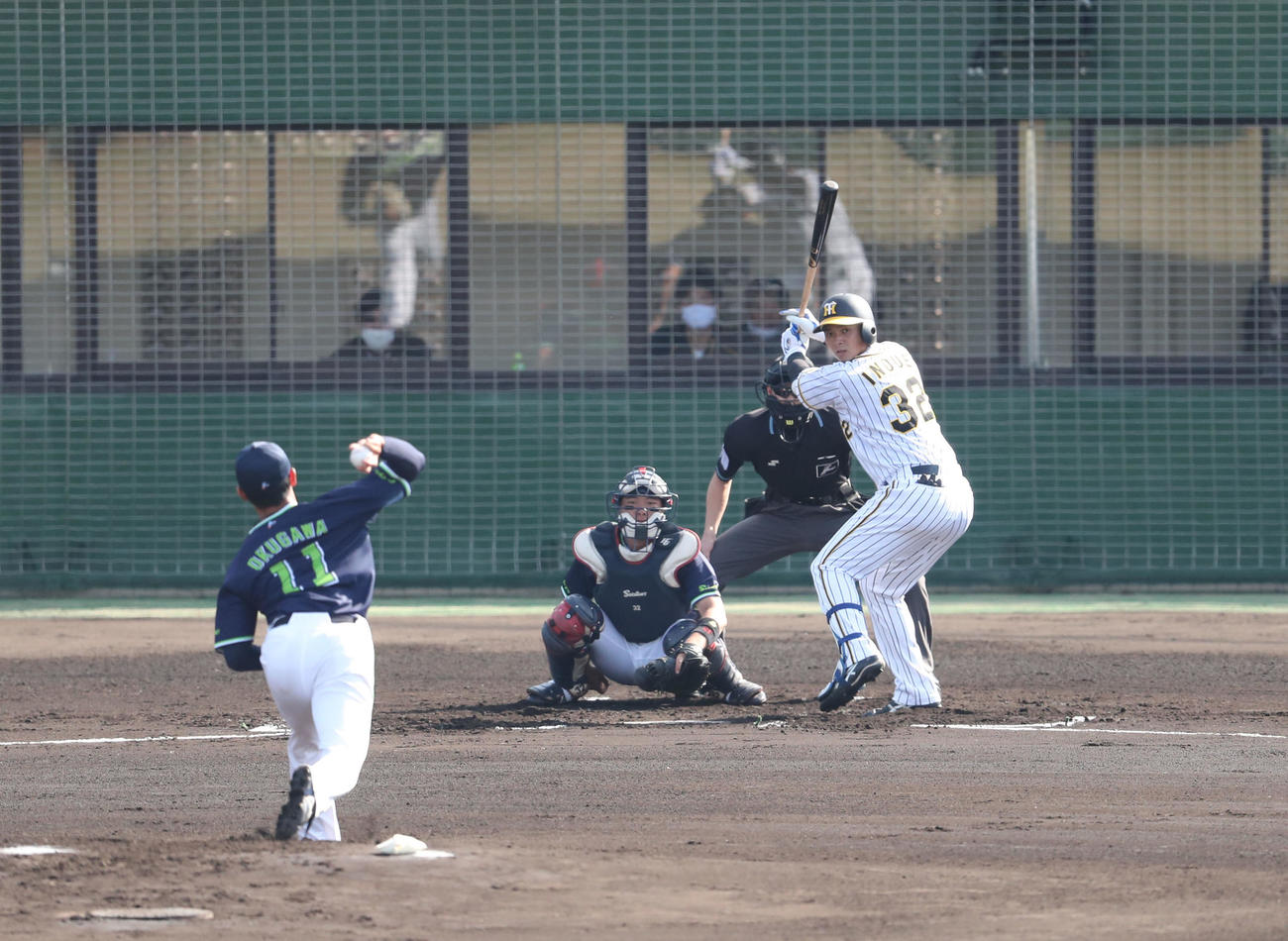 1回裏阪神2死一塁、打者井上広大、投手奥川恭伸（撮影・梅根麻紀）
