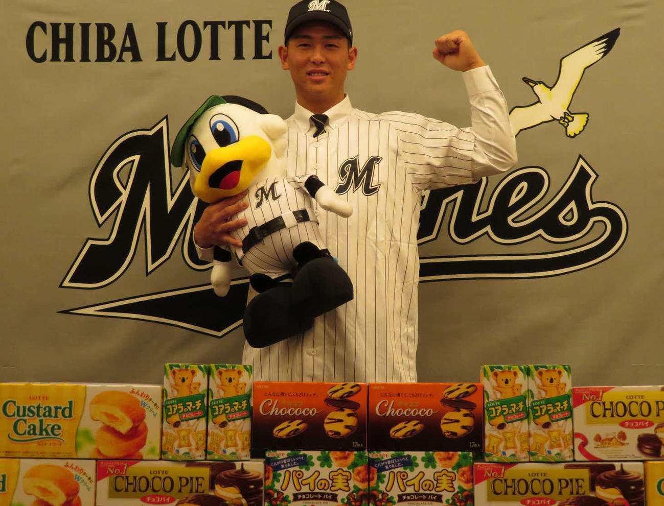 ロッテと契約合意したドラフト5位の東海大相模・西川（撮影・金子真仁）