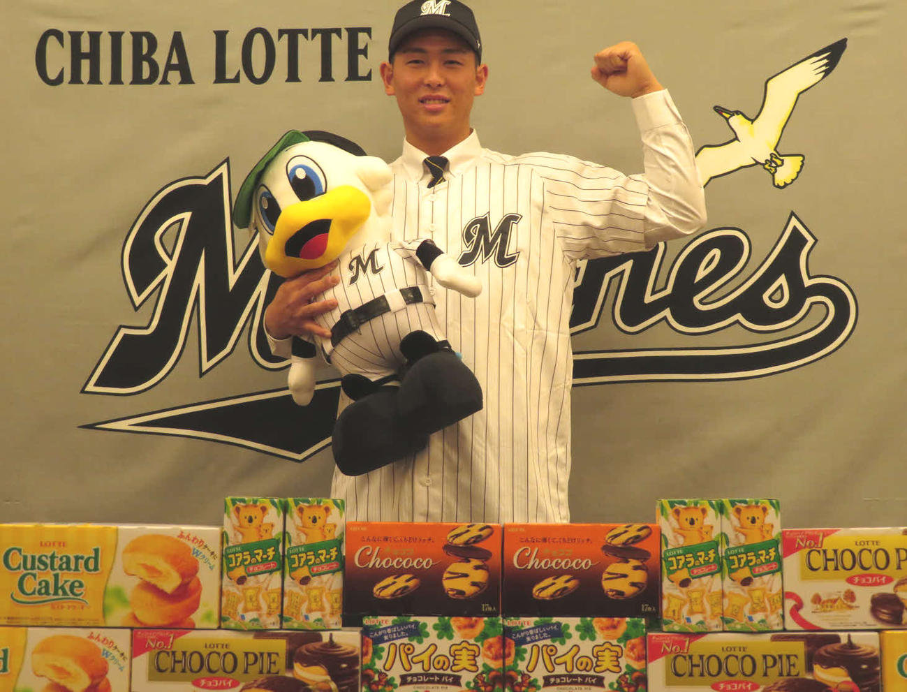 ロッテと契約合意したドラフト5位の東海大相模・西川（撮影・金子真仁）