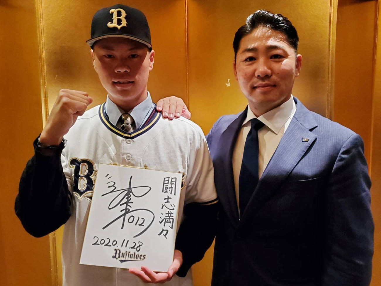 オリックスと仮契約を行った学法福島・辻垣高良（球団提供）