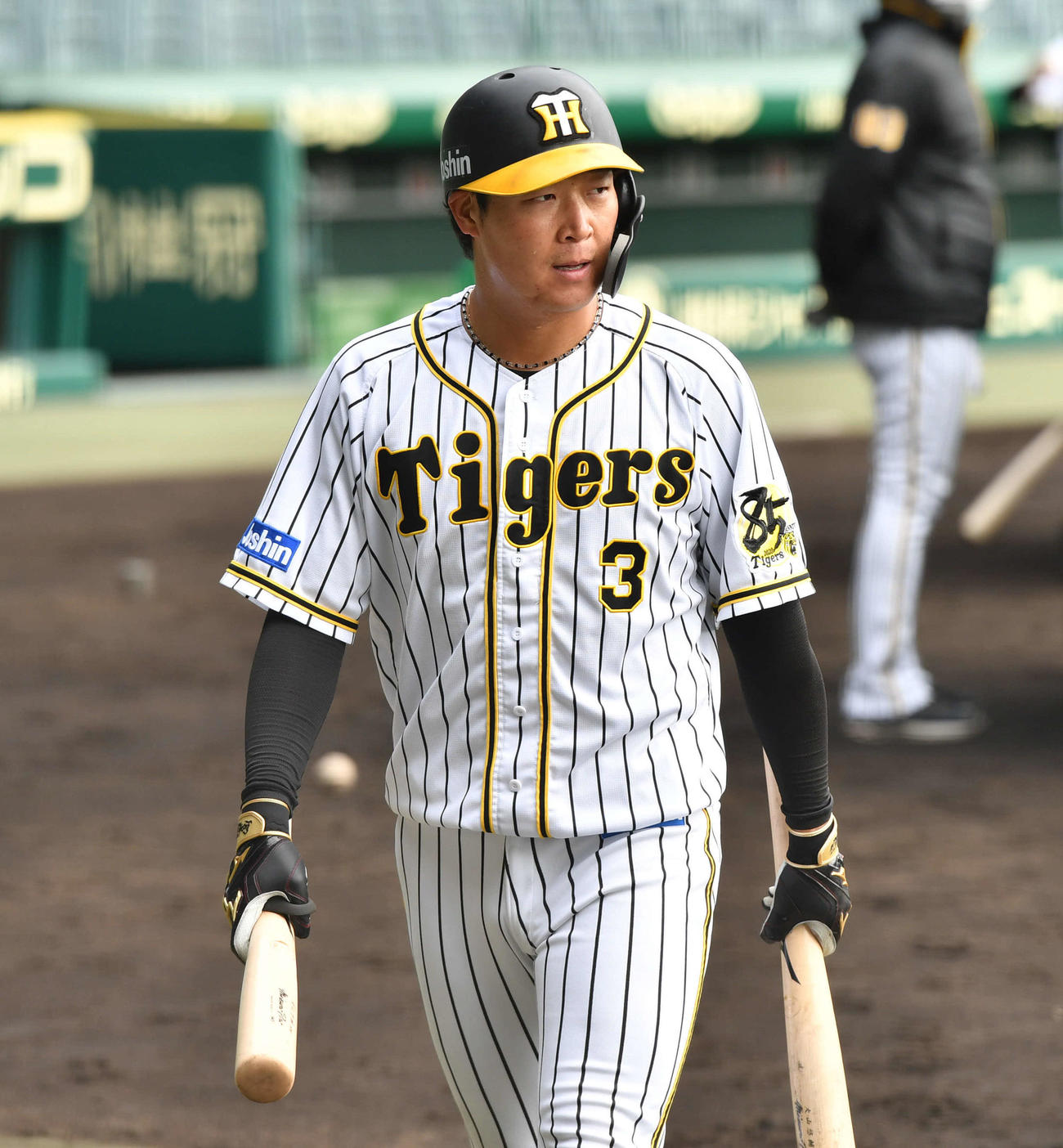 打撃練習を終えベンチへ戻る大山（撮影・岩下翔太）