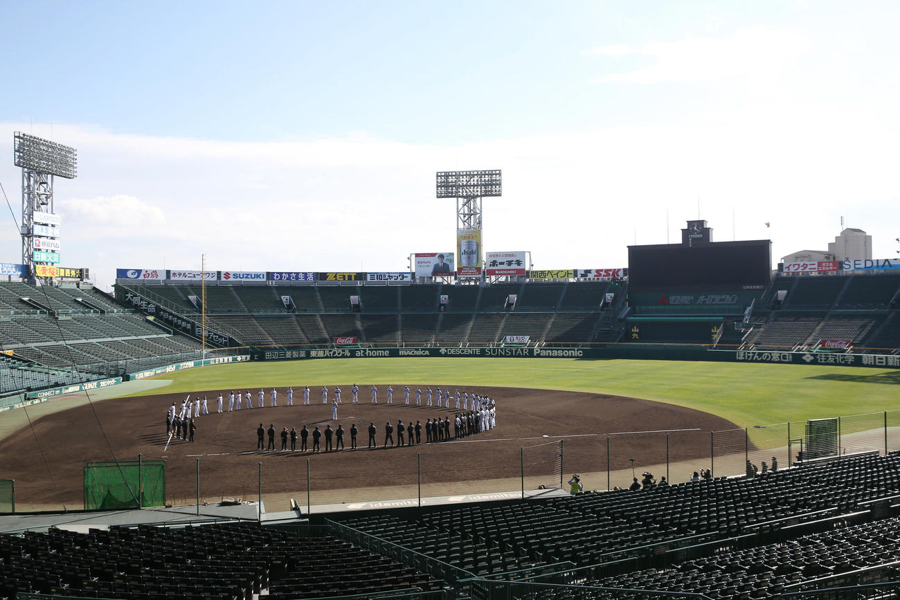 秋季練習を打ち上げる阪神ナイン（撮影・前田充）
