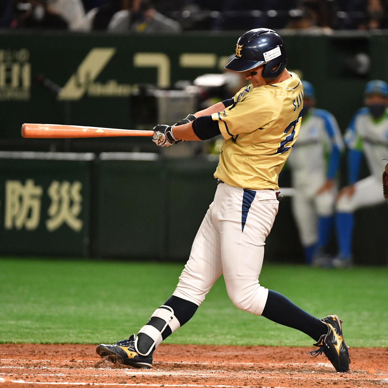 準々決勝セガサミー対NTT西日本　3回裏NTT西日本2死二塁、酒井は右中間に適時三塁打を放つ（撮影・柴田隆二）