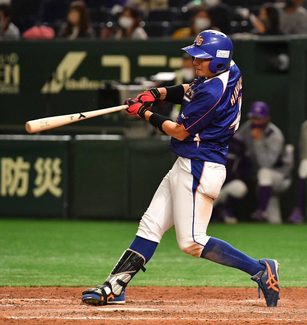 ヤマハ対NTT東日本　4回裏NTT東日本2死一、二塁、火ノ浦は右越えに3点本塁打を放つ（撮影・柴田隆二）