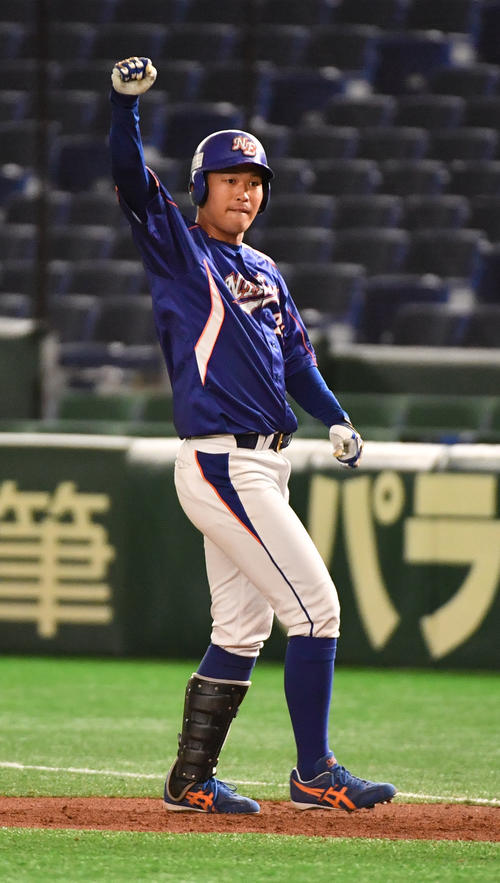 ヤマハ対NTT東日本 1回裏NTT東日本2死三塁、桝沢は左前に適打を放ちガッツポーズする(撮影・柴田隆二)