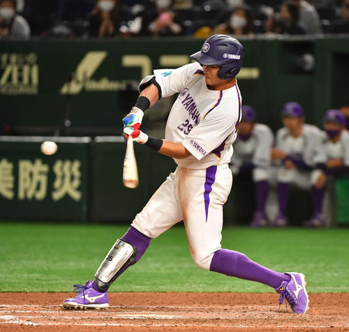 ヤマハ対NTT東日本 6回表ヤマハ1死、前野は右越えに本塁打を放つ(撮影・柴田隆二)