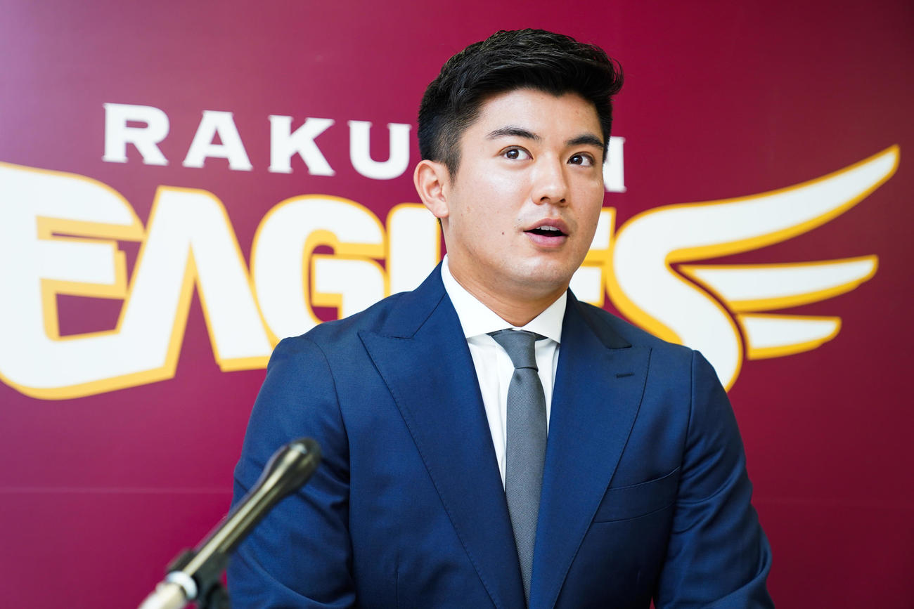 200万円アップで初の契約更改を終えた楽天津留崎（球団提供）