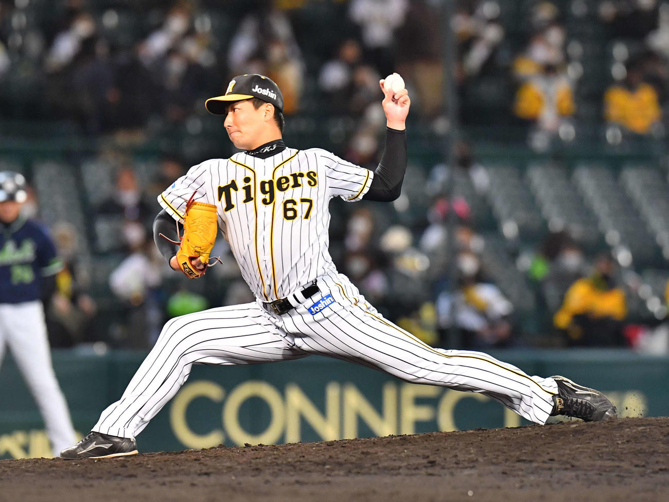 力投する阪神の岩崎優（2020年11月5日撮影）