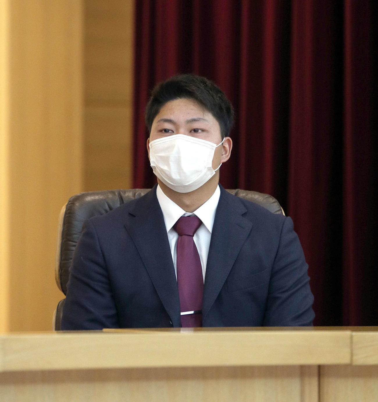 札幌学生野球連盟の特別表彰を受け決意表明をする中日育成1位の札幌学院大・近藤投手（撮影・佐藤翔太）