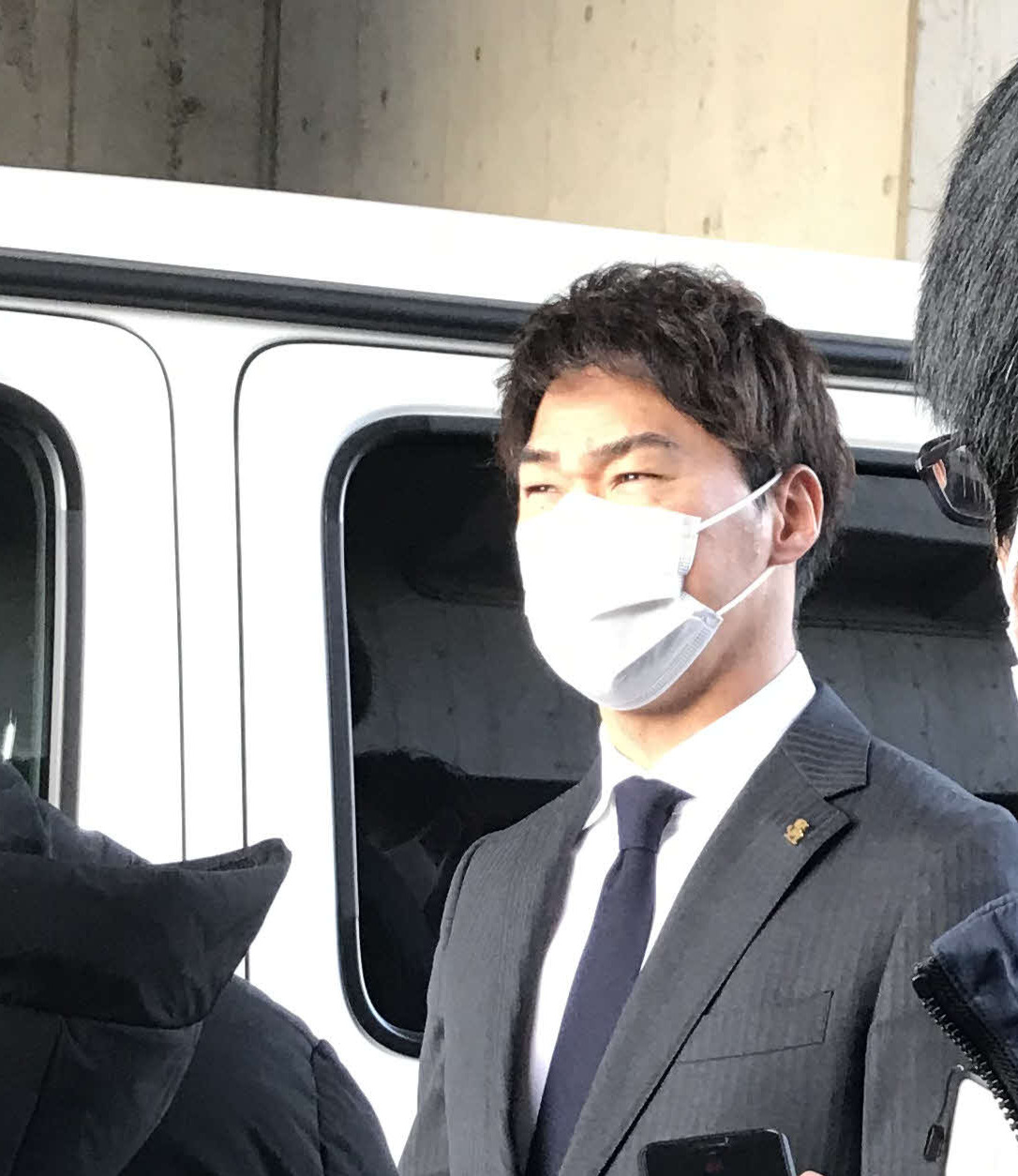 ペイペイドームに訪れたソフトバンク長谷川はチーム残留の気持ちを口にする（撮影・浦田由紀夫）