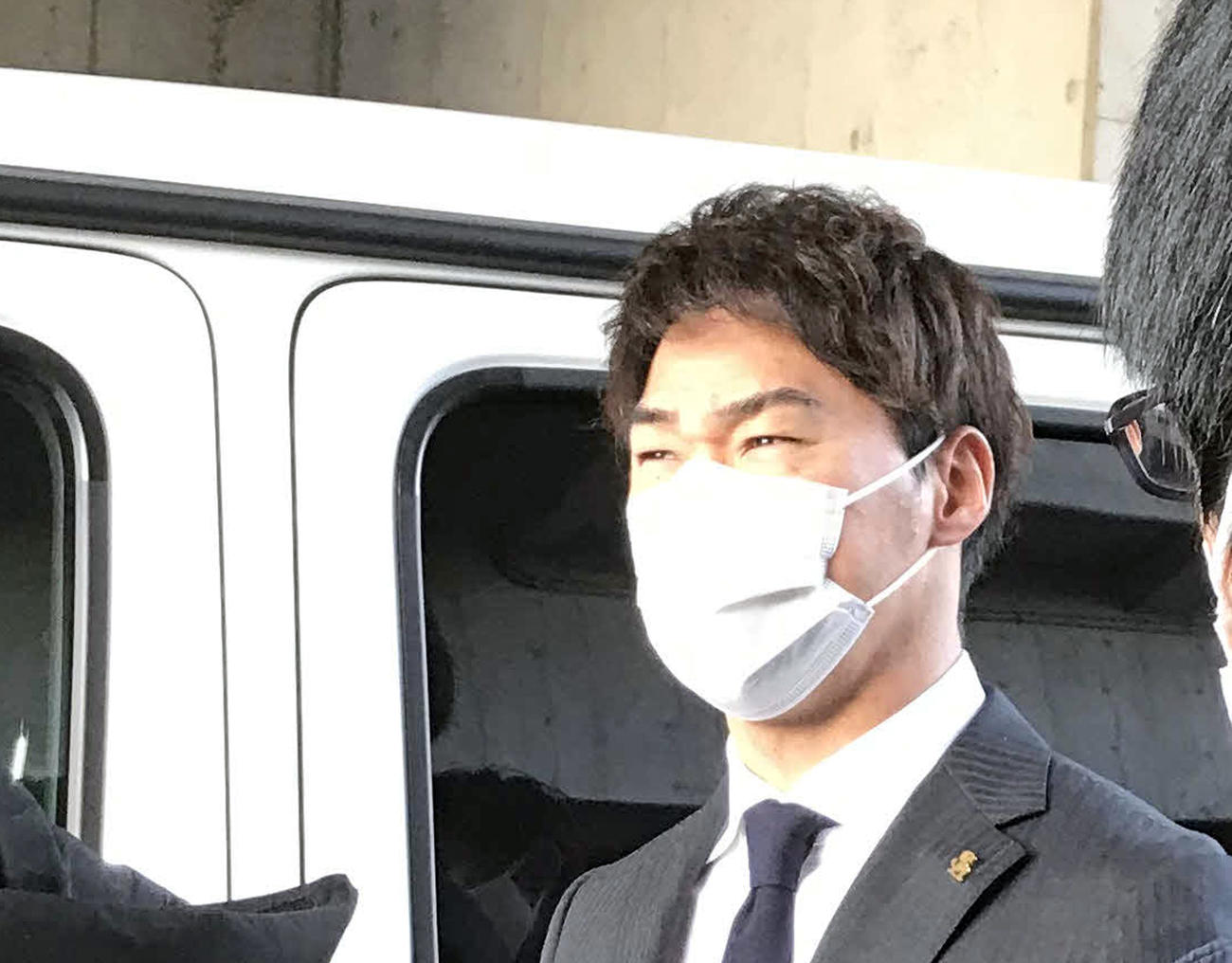 ペイペイドームに訪れたソフトバンク長谷川はチーム残留の気持ちを口にする（撮影・浦田由紀夫）