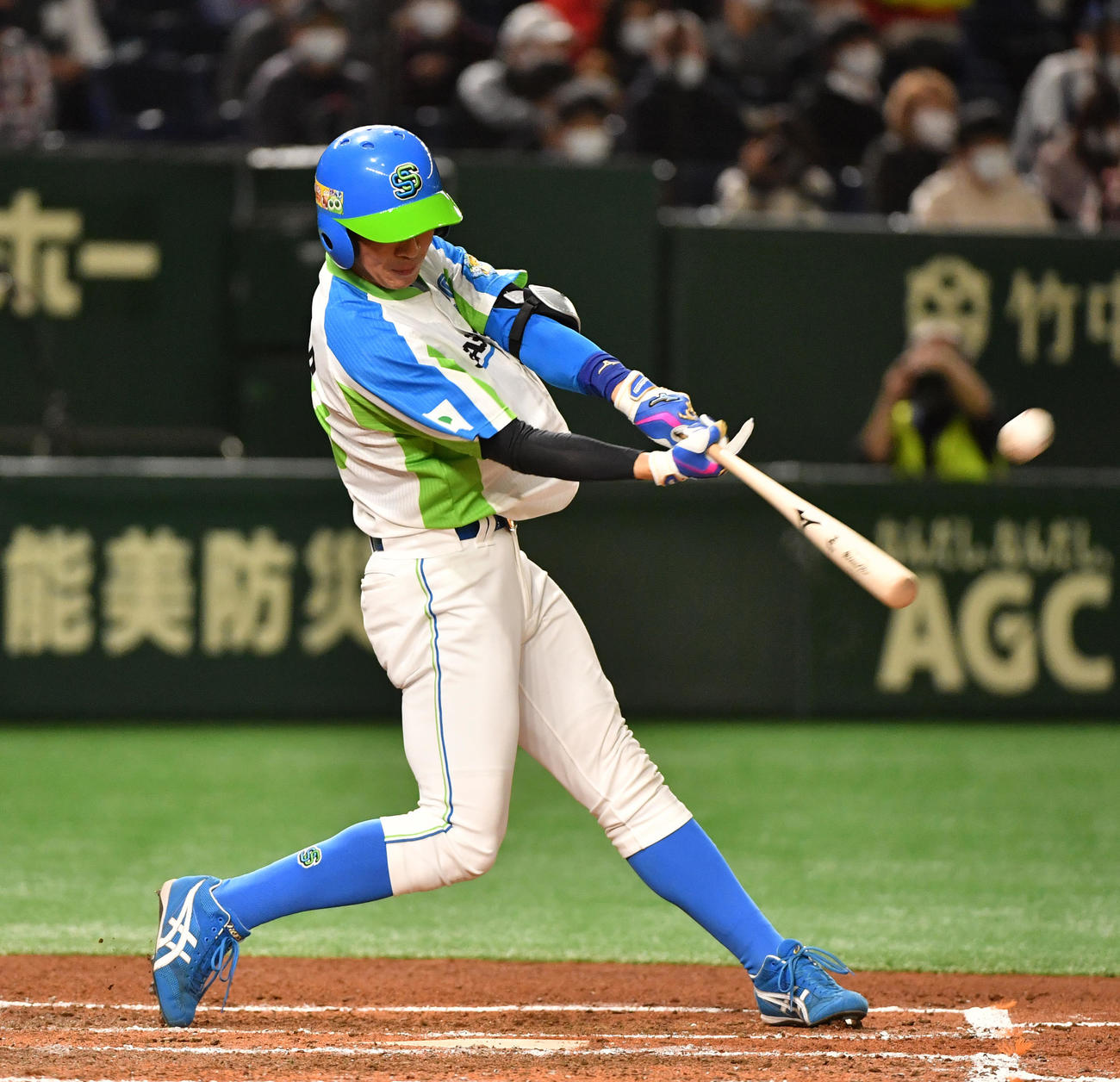 ホンダ対セガサミー　6回裏セガサミー1死、小野田は左越えに本塁打を放つ（撮影・柴田隆二）