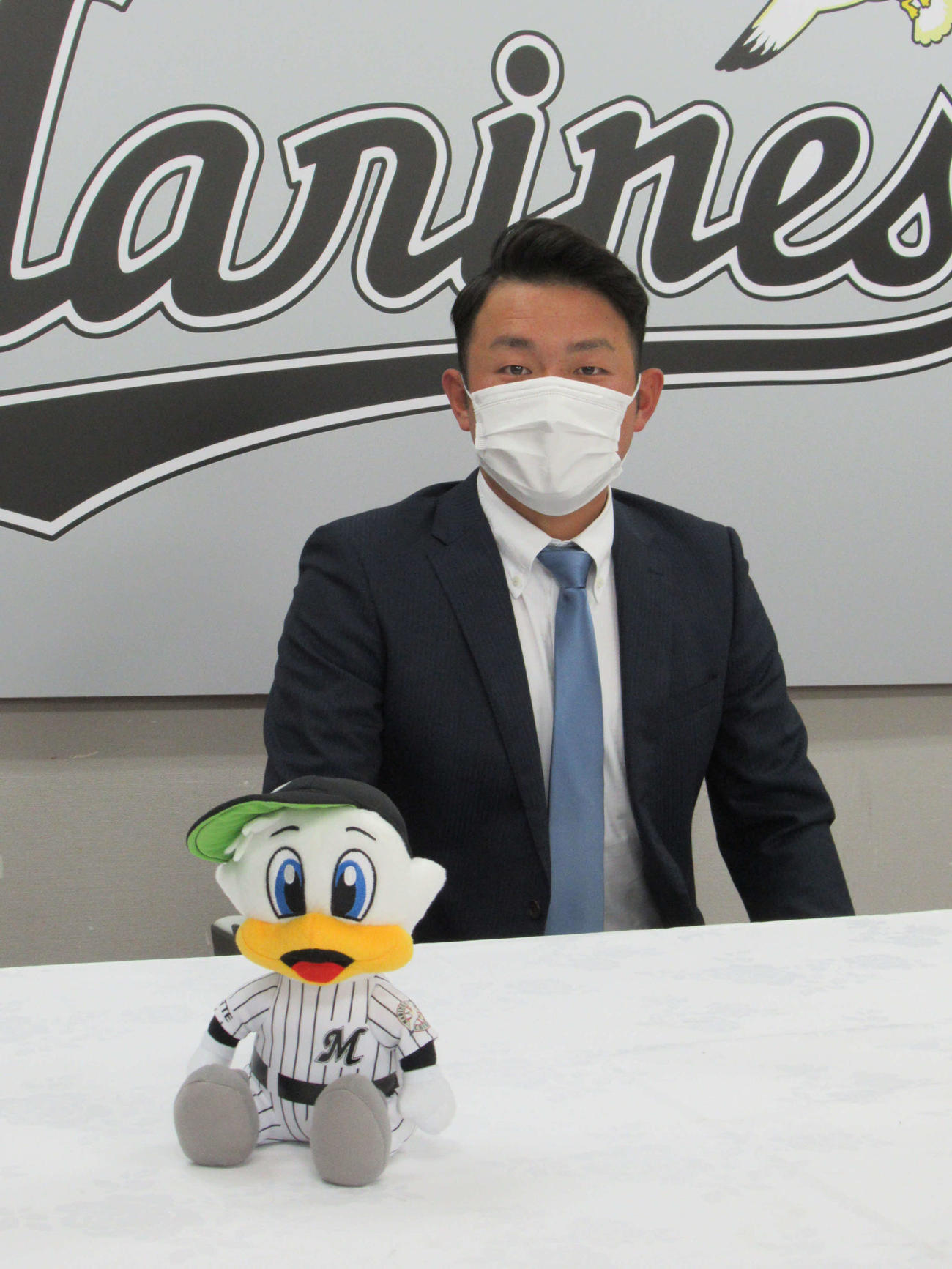 契約更改を行ったロッテ江村直也捕手（代表撮影）