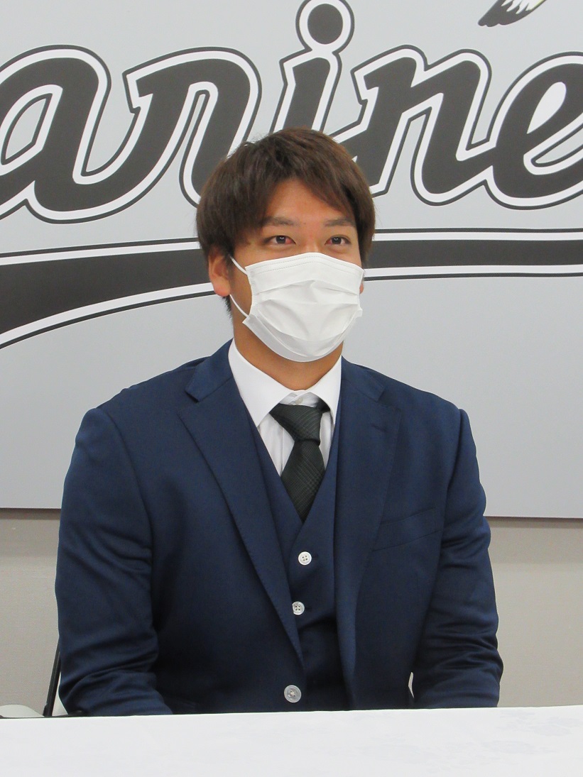 契約更改を終えたロッテ佐々木千隼（代表撮影）