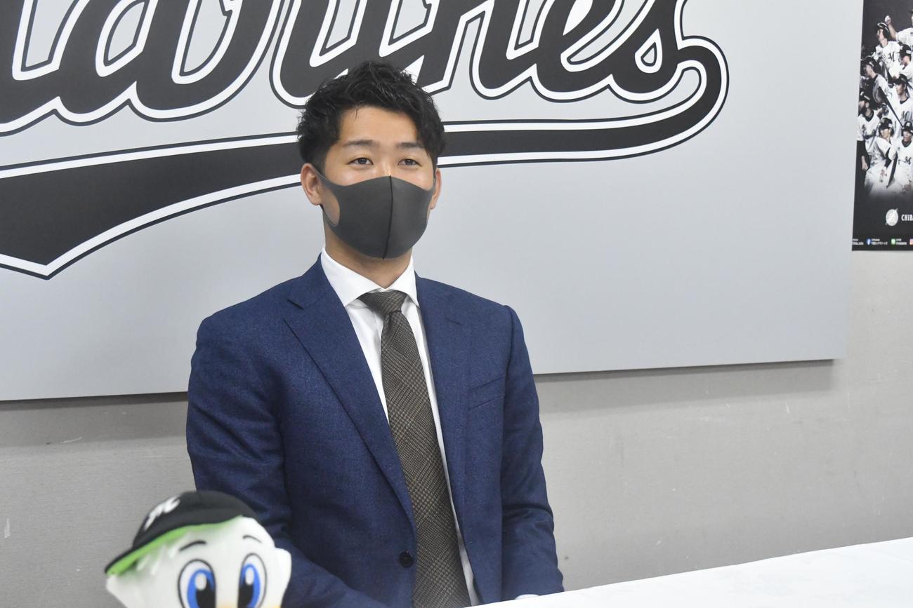 契約更改を終えたロッテ種市篤暉（代表撮影）