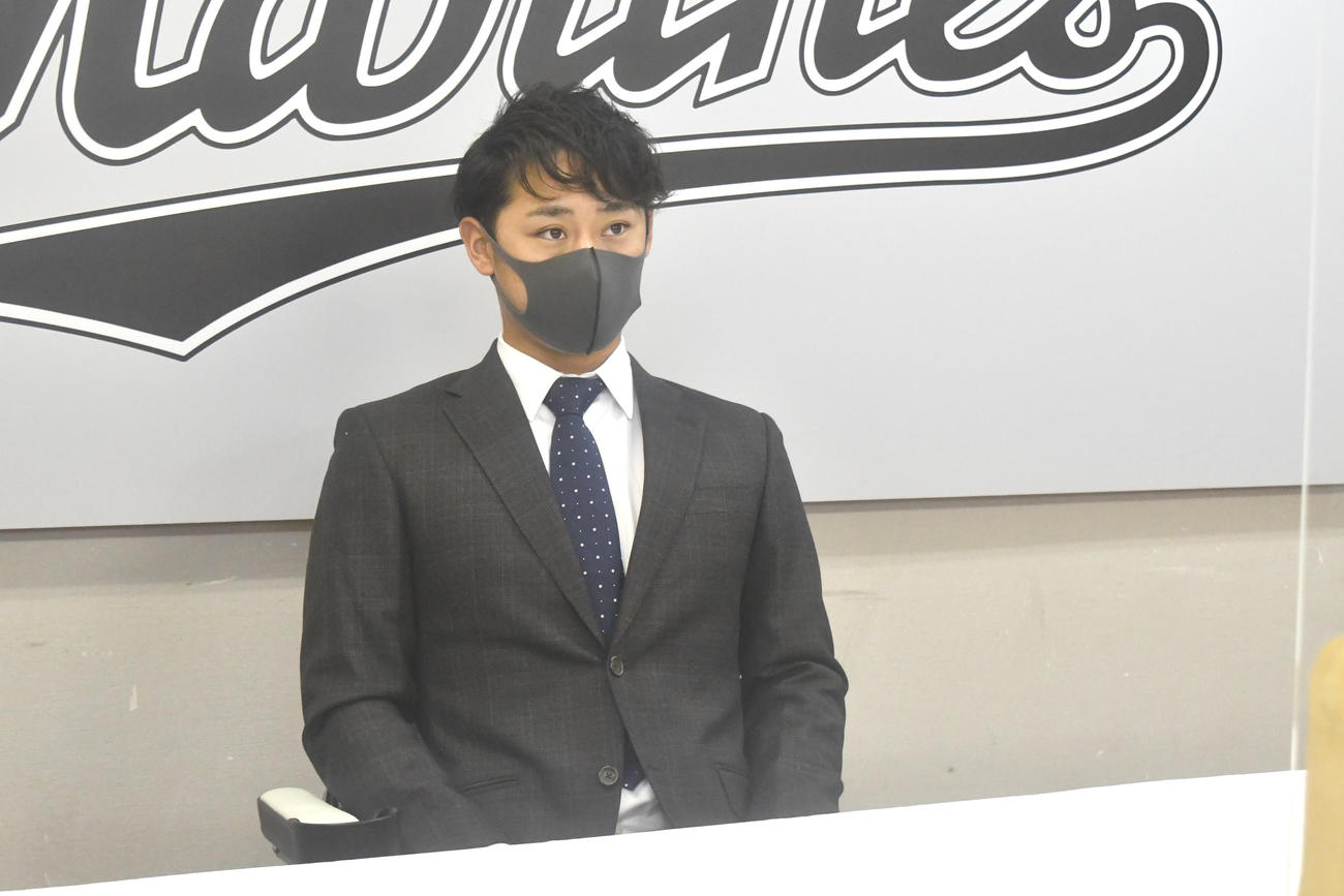 契約更改を終えたロッテ平沢大河（代表撮影）