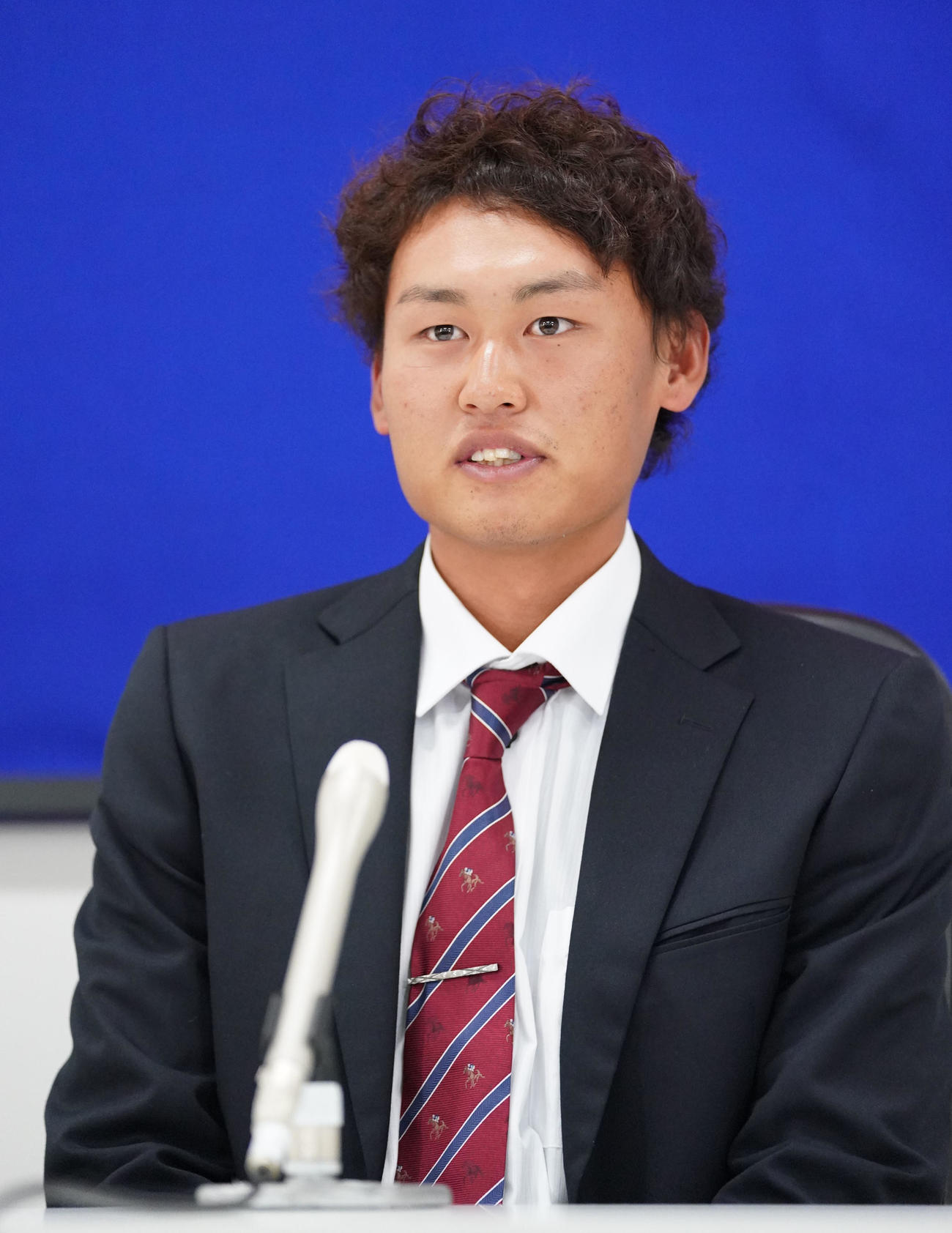 契約更改を終え会見する滝野要（撮影・森本幸一）