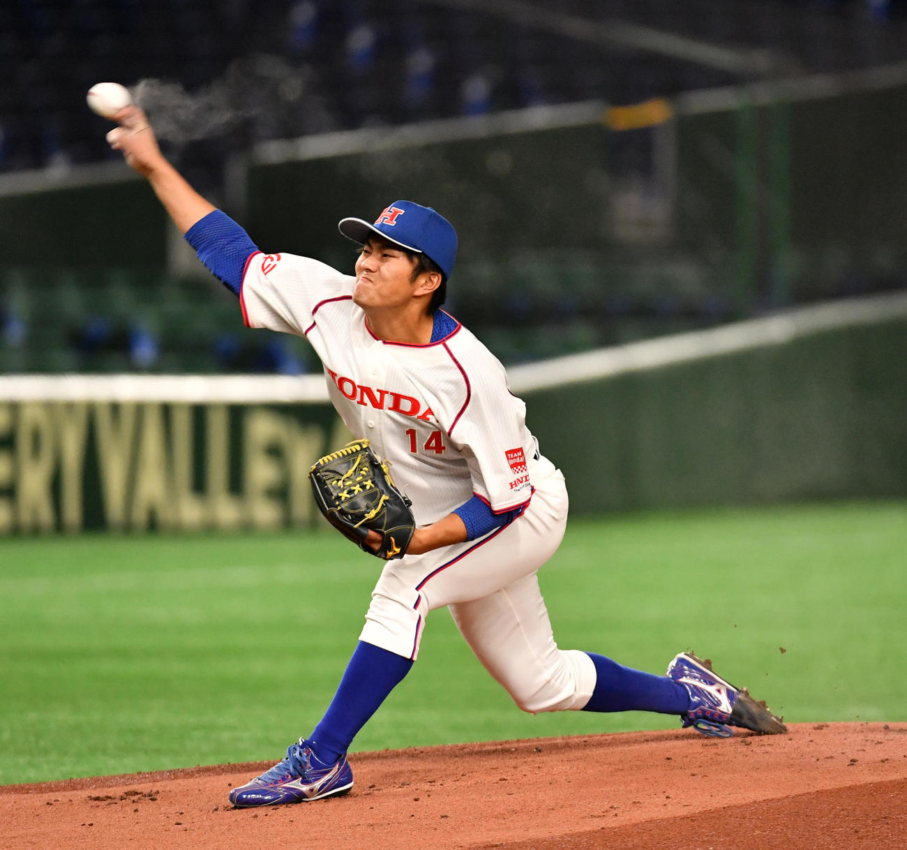 決勝NTT東日本対ホンダ　先発したホンダ・朝山（撮影・柴田隆二）