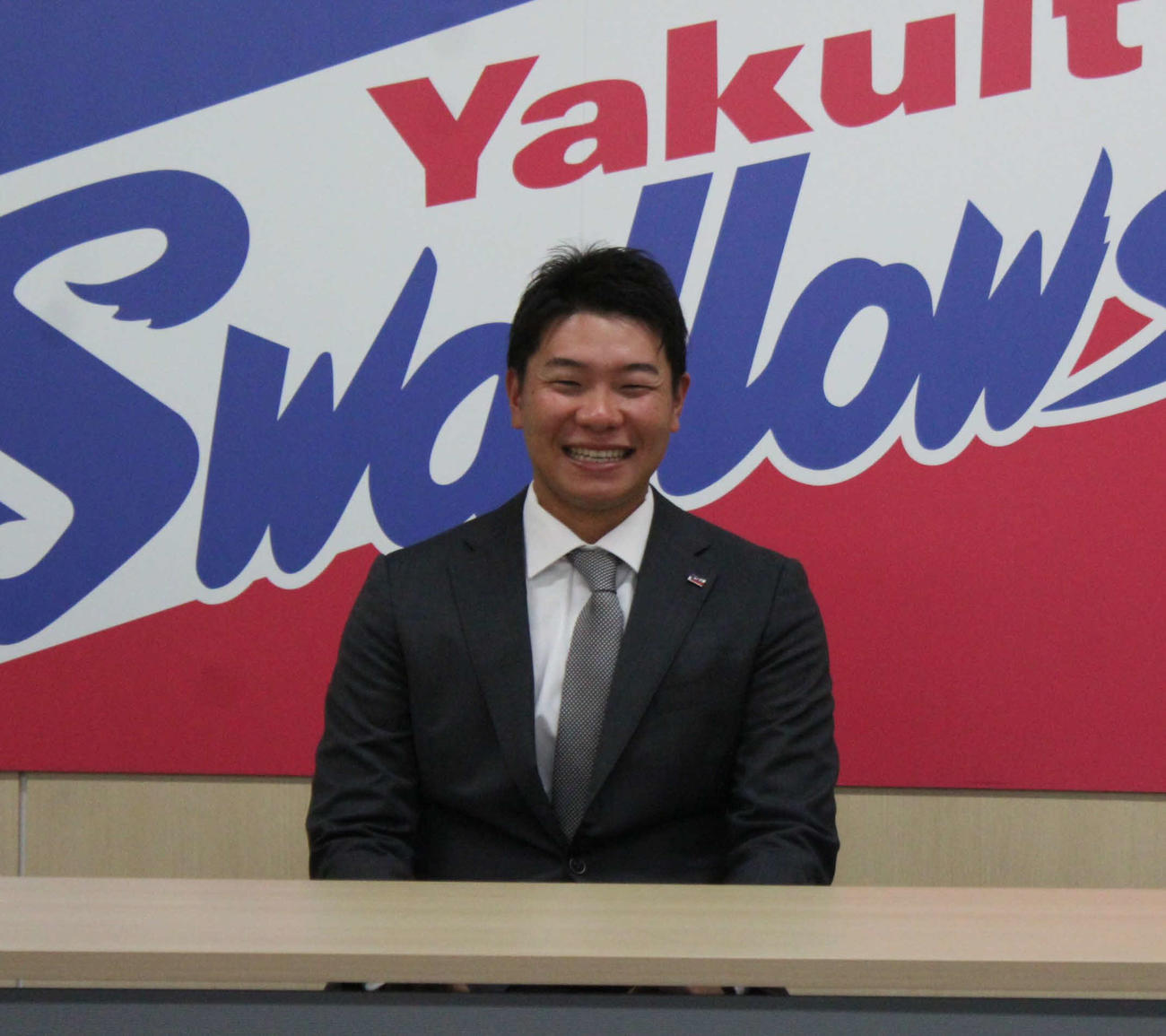 契約更改に臨んだヤクルト松本直（代表撮影）