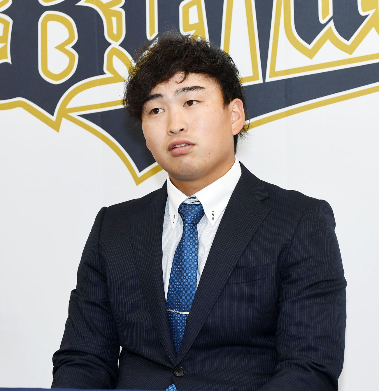 現状維持で契約更改、会見する西村（撮影・前岡正明）