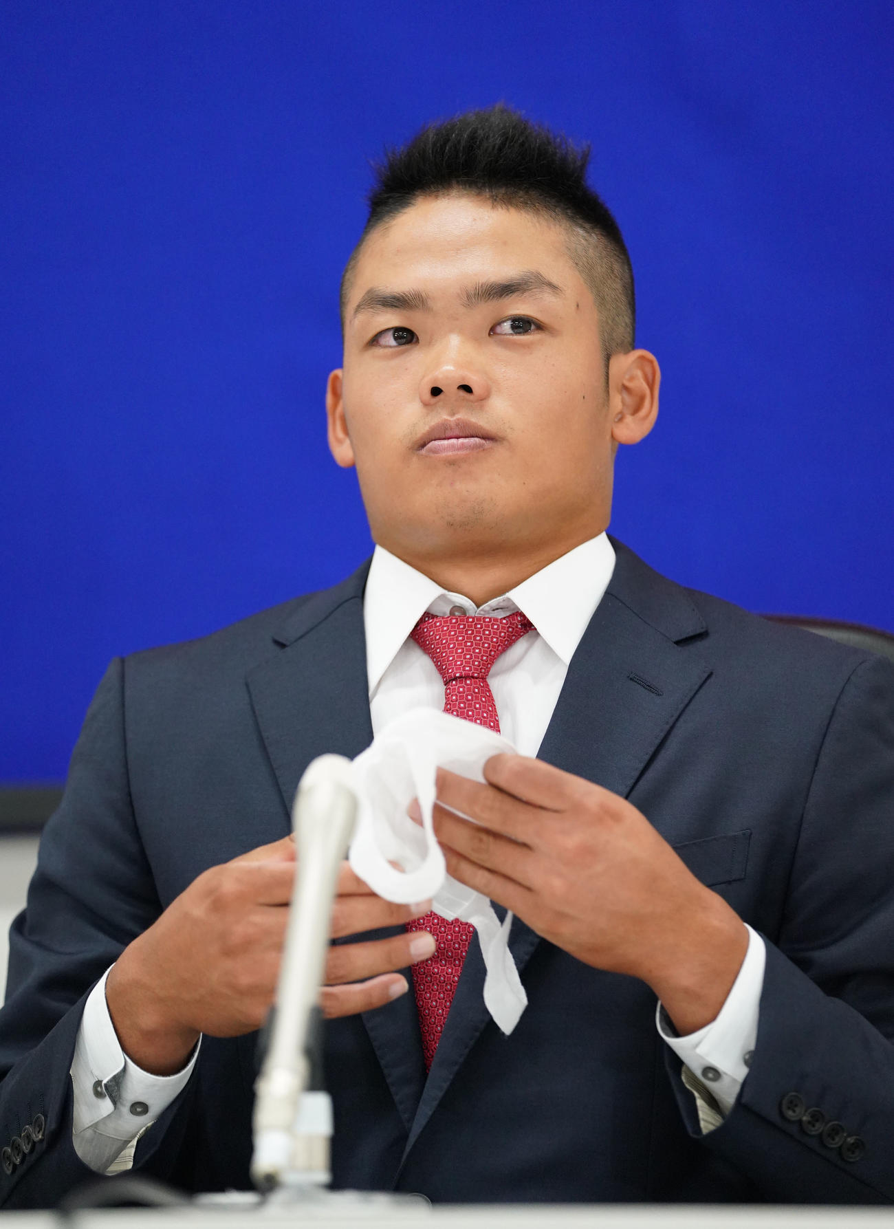 契約更改を終え会見する根尾昂（撮影・森本幸一）