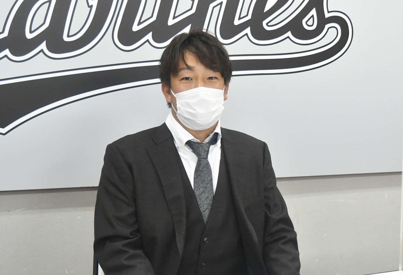 契約更改を終えたロッテ南昌輝（代表撮影）