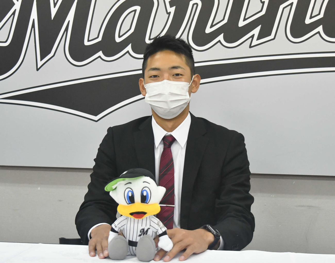 契約更改を終えたロッテ古谷拓郎（代表撮影）