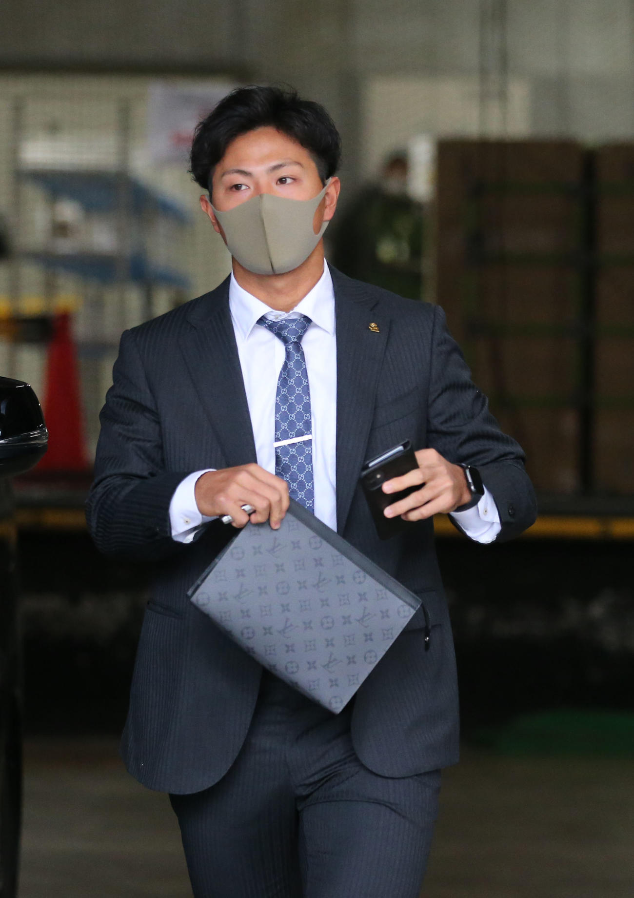 契約更改に臨む佐藤直樹（撮影・梅根麻紀）