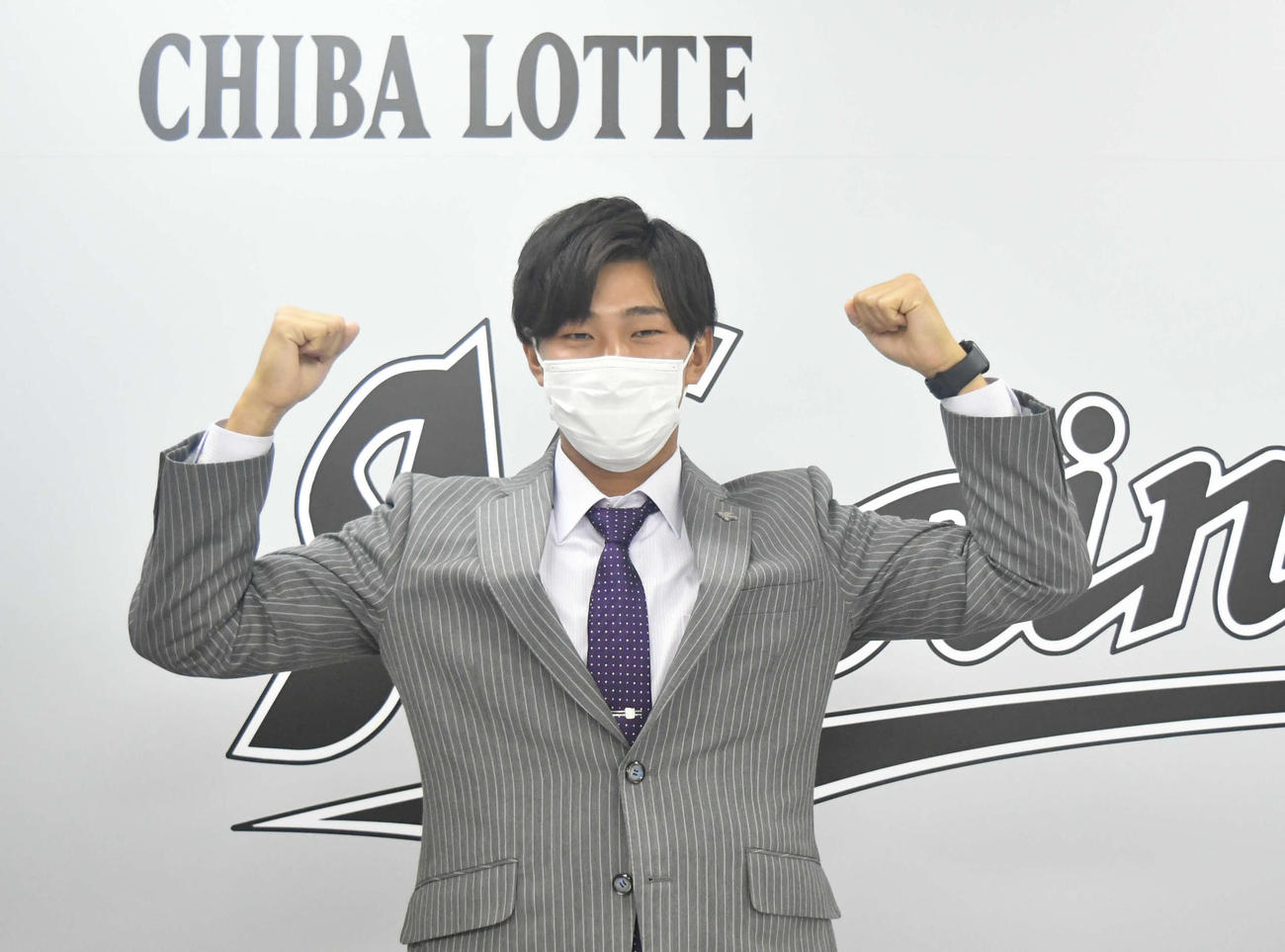 契約更改を終えたロッテ本前郁也（代表撮影）