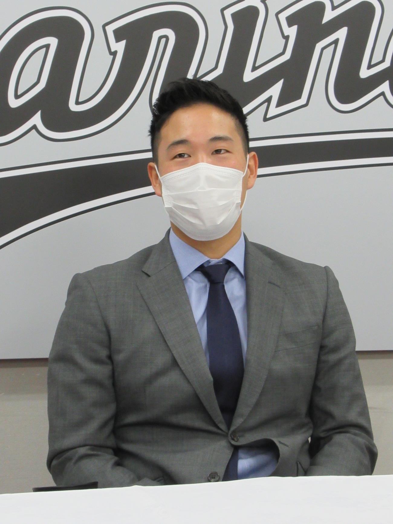 契約更改を終えたロッテ西野勇士（代表撮影）