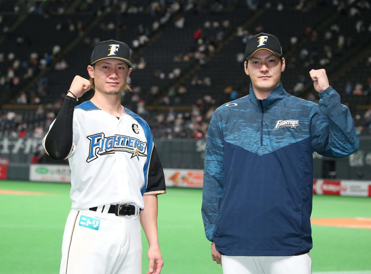 日本ハム西川（左）と有原（20年9月5日撮影）