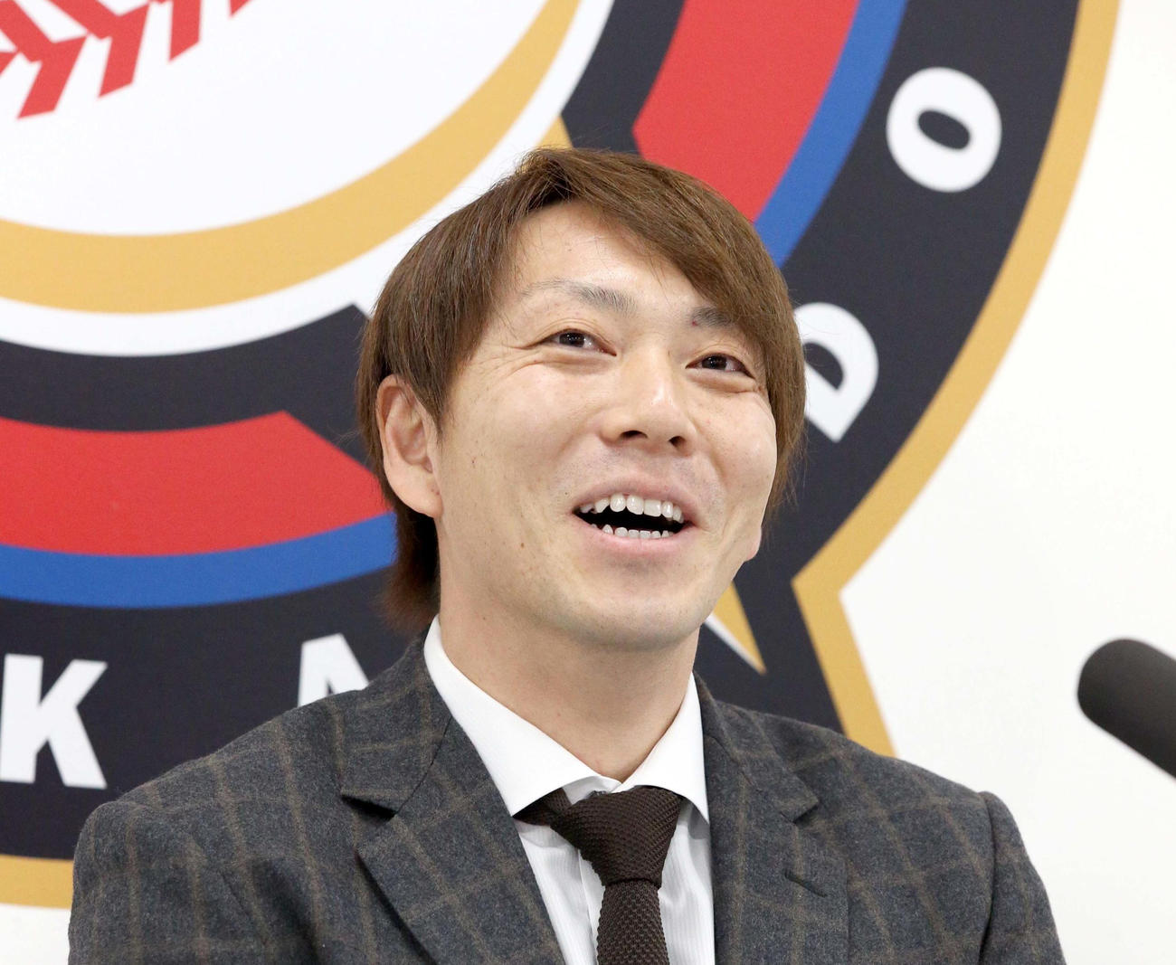 海外FA権を行使せず残留を決め会見に臨む日本ハム宮西（撮影・佐藤翔太）