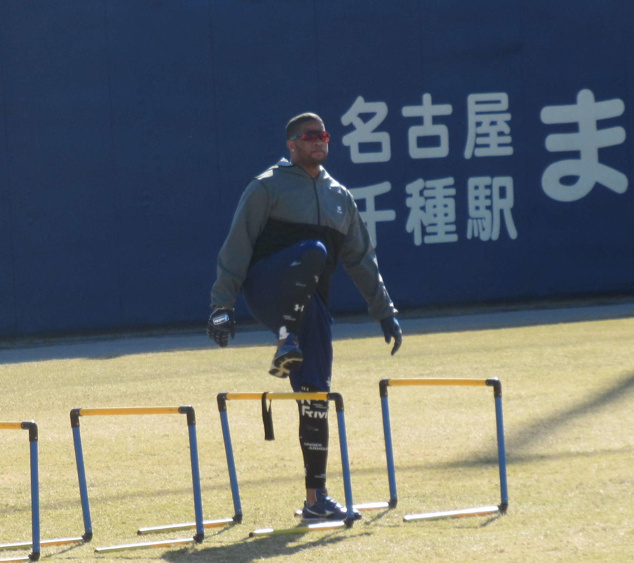 ナゴヤ球場でリハビリを続ける中日ビシエド
