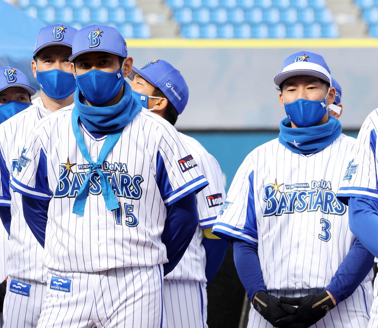 ファンフェスティバルに登場したDeNA井納（手前左）と梶谷（撮影・鈴木正人）
