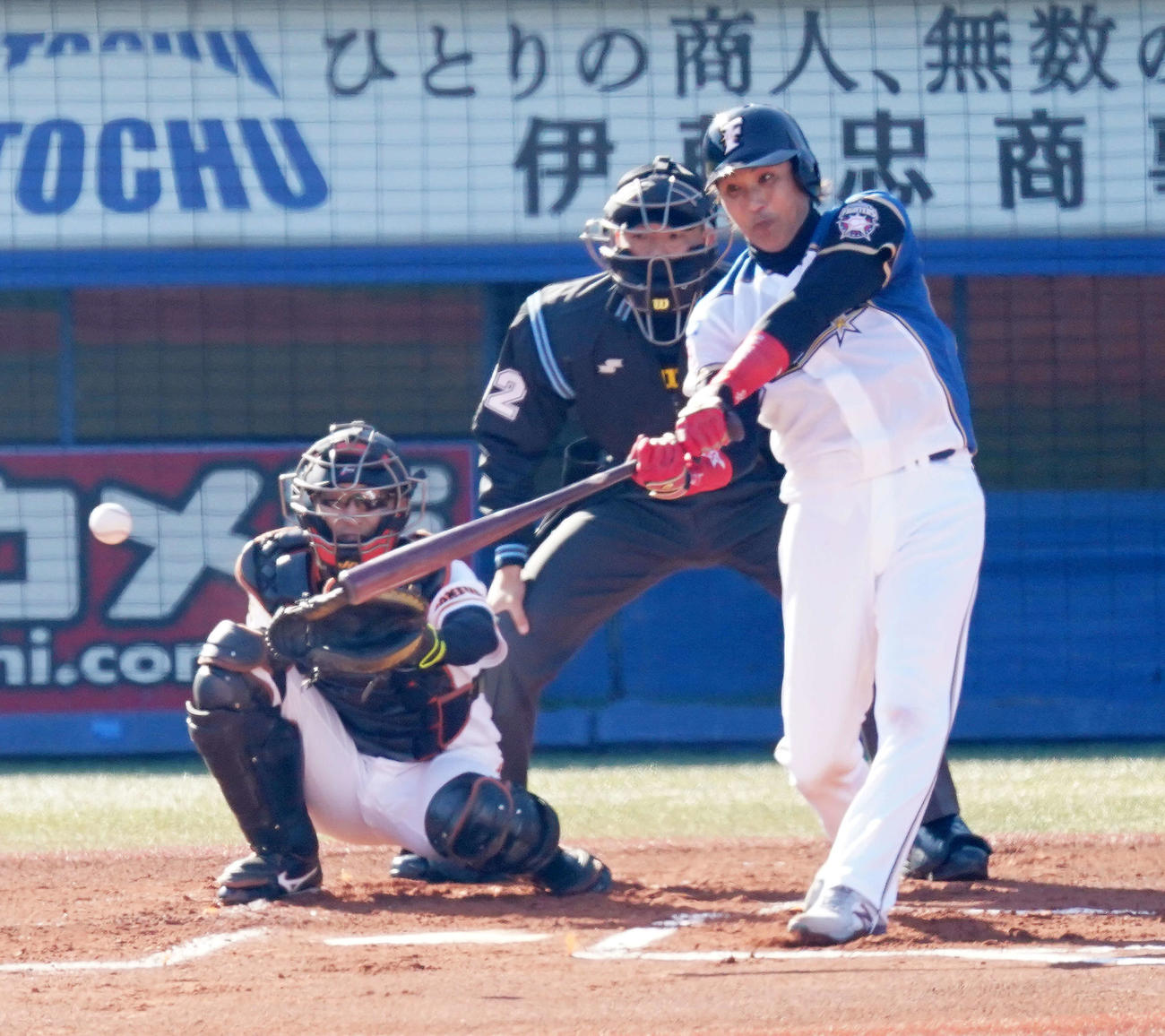 プロ野球合同トライアウトで二ゴロに倒れる新庄氏（撮影・江口和貴）