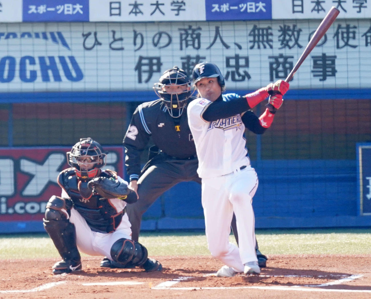プロ野球合同トライアウトで二ゴロに倒れる新庄氏（撮影・江口和貴）