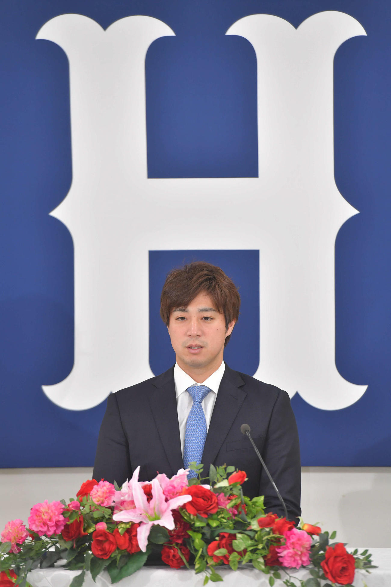 契約更改し、会見する広島・野村祐輔