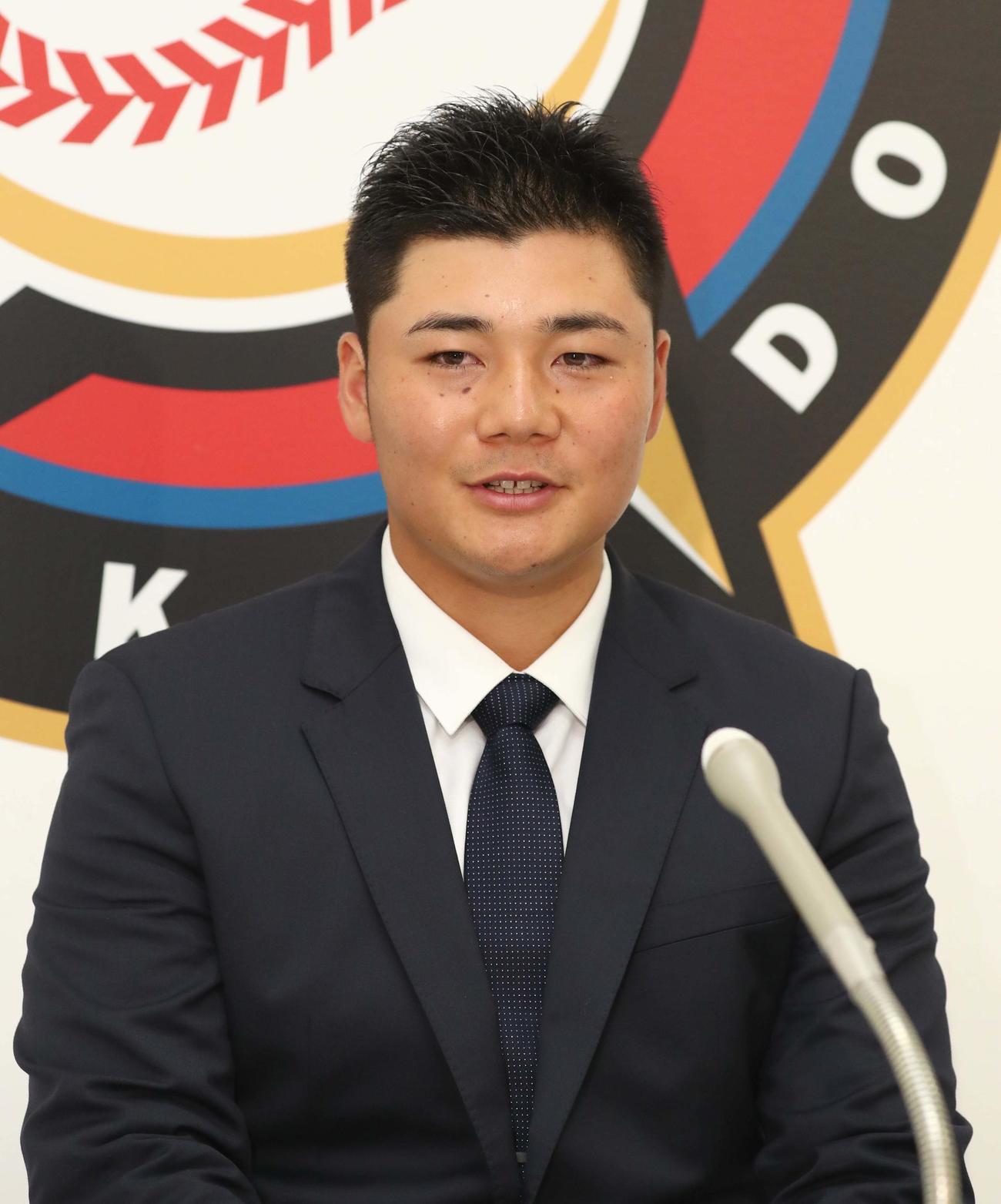 契約更改に臨んだ日本ハム清宮（代表撮影）