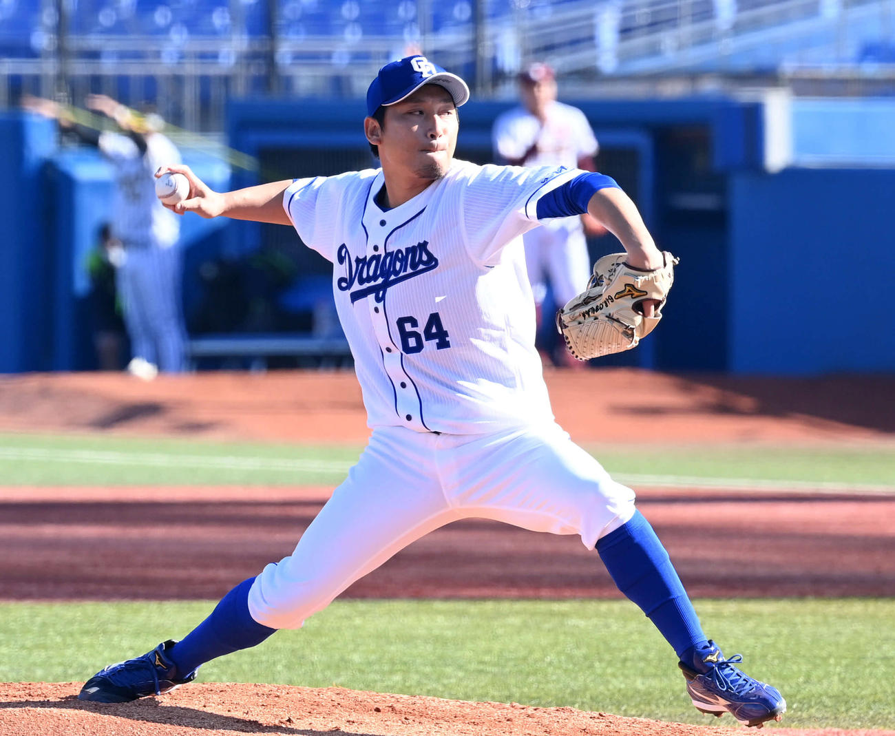 トライアウトで力投する中日小熊（撮影・山崎安昭）