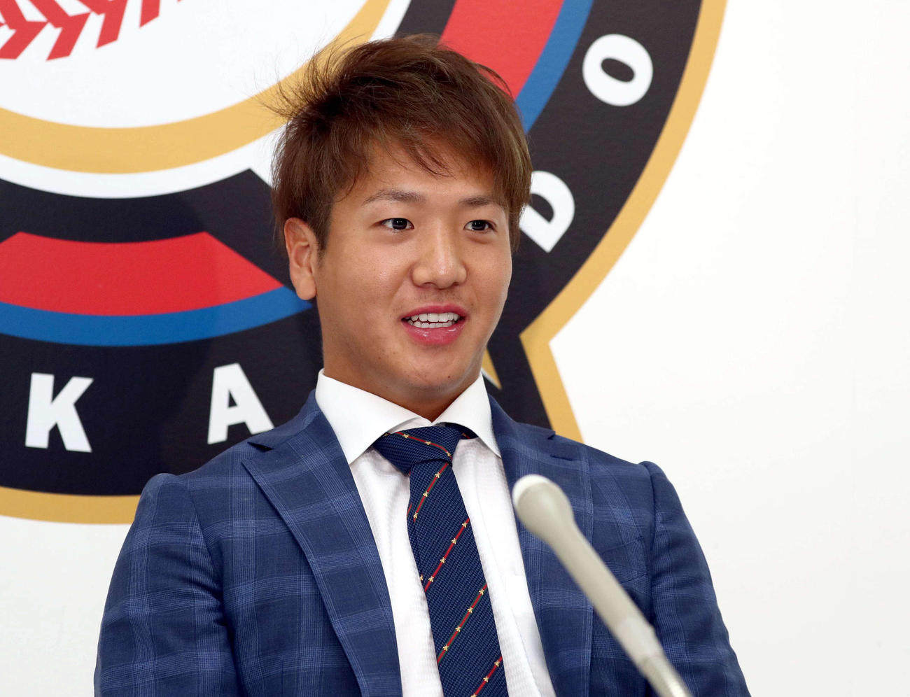札幌市内にある球団事務所で契約更改を終え、会見に臨んだ日本ハム平沼（代表撮影）