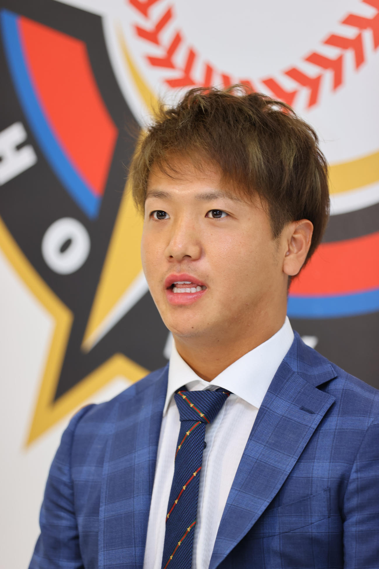 札幌市内にある球団事務所で契約更改を終え、会見に臨んだ日本ハム平沼（代表撮影）