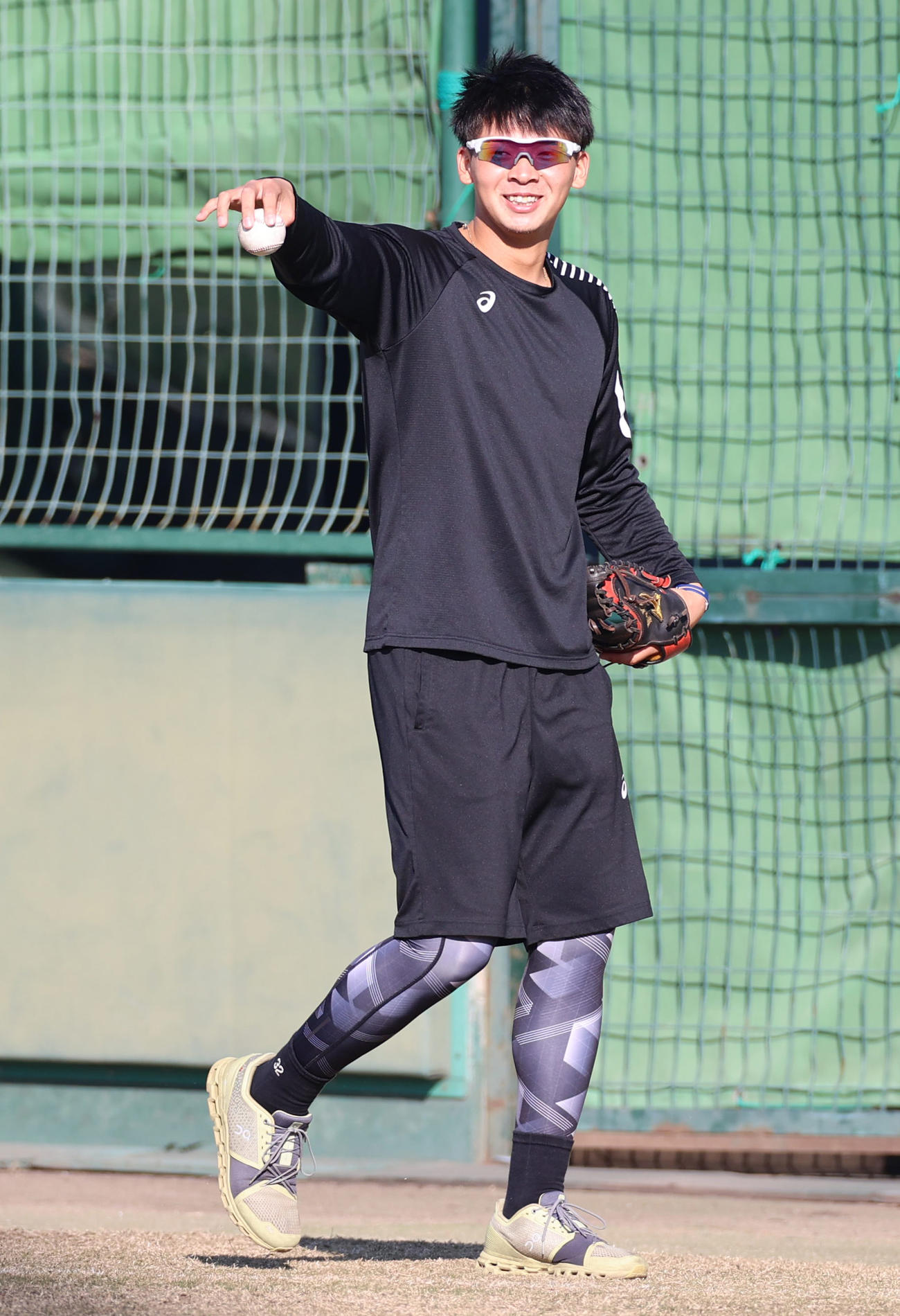 西純矢とキャッチボールを行う井上広大（代表撮影）